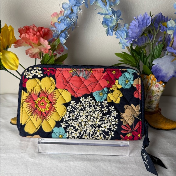 Vera Bradley Zip Around Wallet Happy Snails Wristlet ID Coin Card Holder EUC - Picture 2 of 4